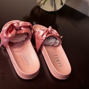Fenty by PUMA Pink slides
Women’s 8.5
Worn 3 – 5 times.  Great condition